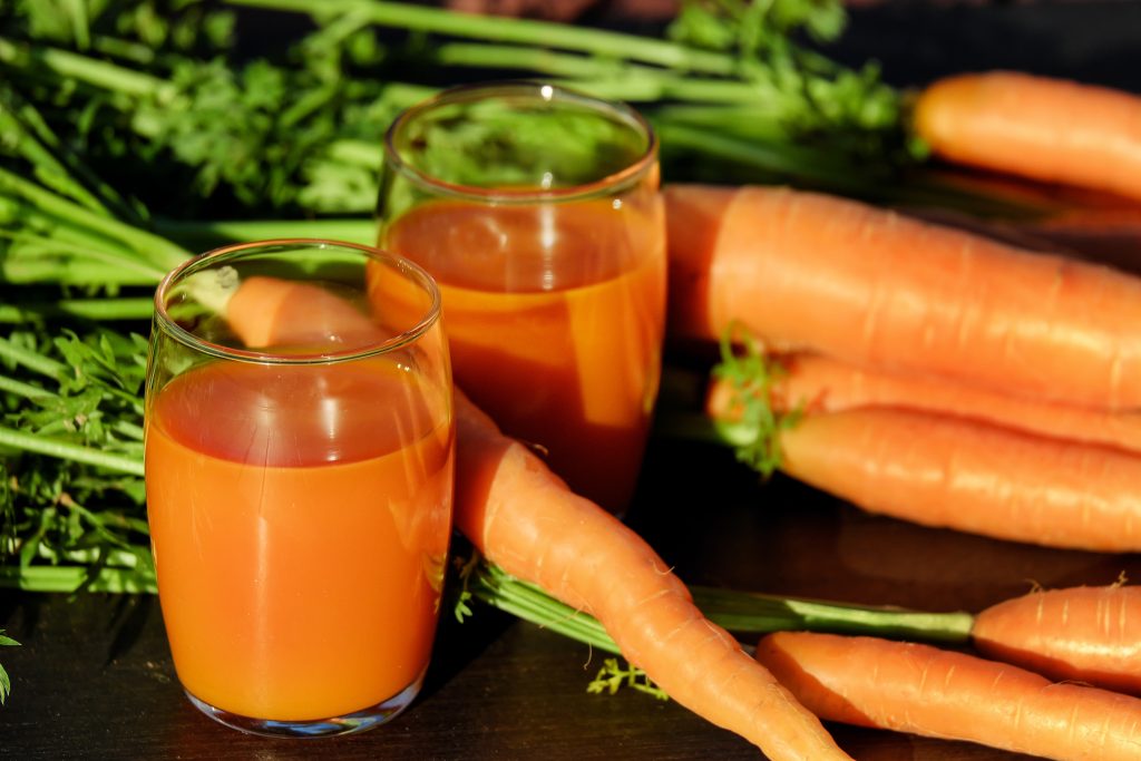 Independientemente de que decidas tomar los jugos en la mañana y en la noche, los jugos detox son complementos a una dieta balanceada y equilibrada y no deben ser tu única fuente de nutrientes al día. Fotos: Especial