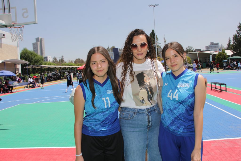 Renata, Adriana y Rebeca