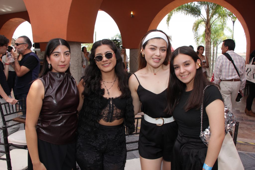 Dani, Zoe, Clau y Val