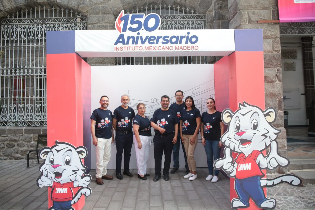 Puebla, México 16 MAYO 2024.- Autoridades de la intitución, encebezados por el rector Job Cesar Romero y el presidente del consejo Gustavo Olivera, así como directivos de otros plateles,  Comida del Dia del Maestro del Instituto Mexicano Madero y 150 aniversario del platel centro. Oscar Bolaños/Rostros