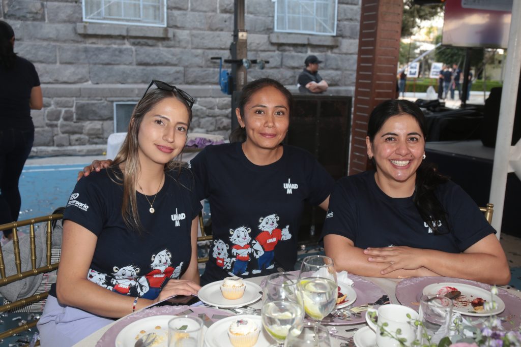 Puebla, México 16 MAYO 2024.-  Itzel Galicia, Lety Martinez Karen Ramirez en la comida del Dia del Maestro del Instituto Mexicano Madero y 150 aniversario del platel centro. Oscar Bolaños/Rostros