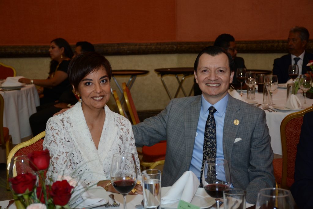 Roberto Mendoza y Jeanny Romero González