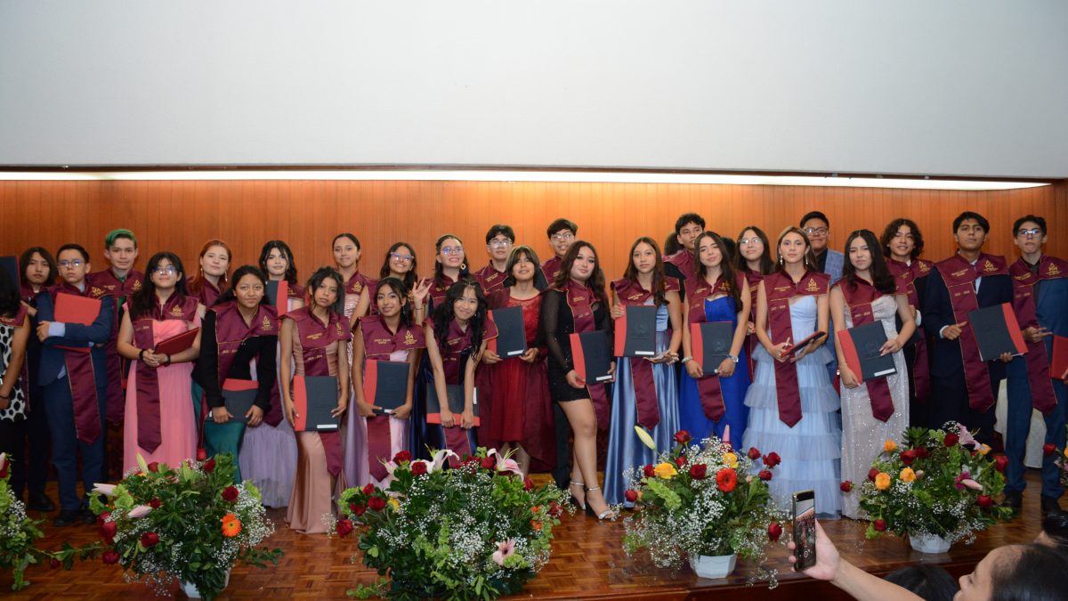 Liceo Británico de México, celebra ceremonia de graduación