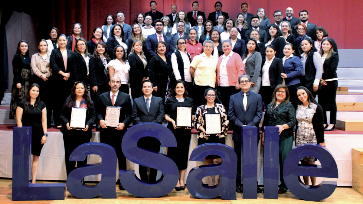 La Salle Benavente recibe placas del Sistema de Acreditación de la Calidad Educativa (SACE)