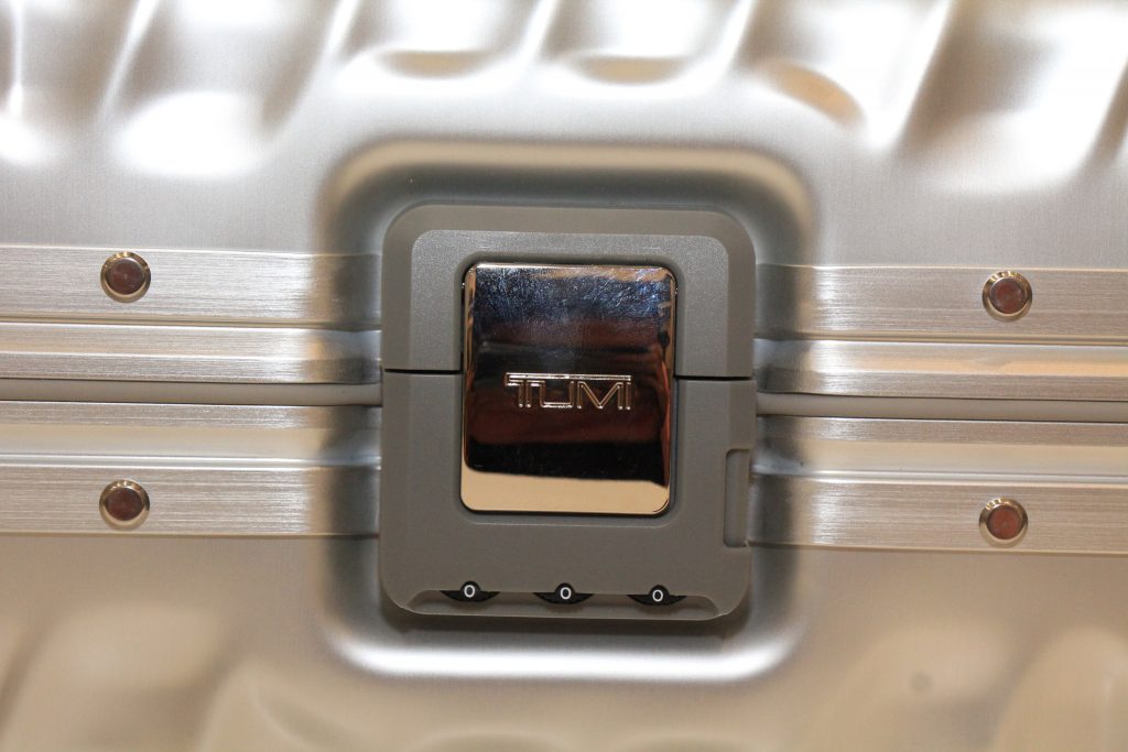 Puebla, México 12 Agosto 2024.- Sesión fotográfica en la tienda de bolsas y mochiles 