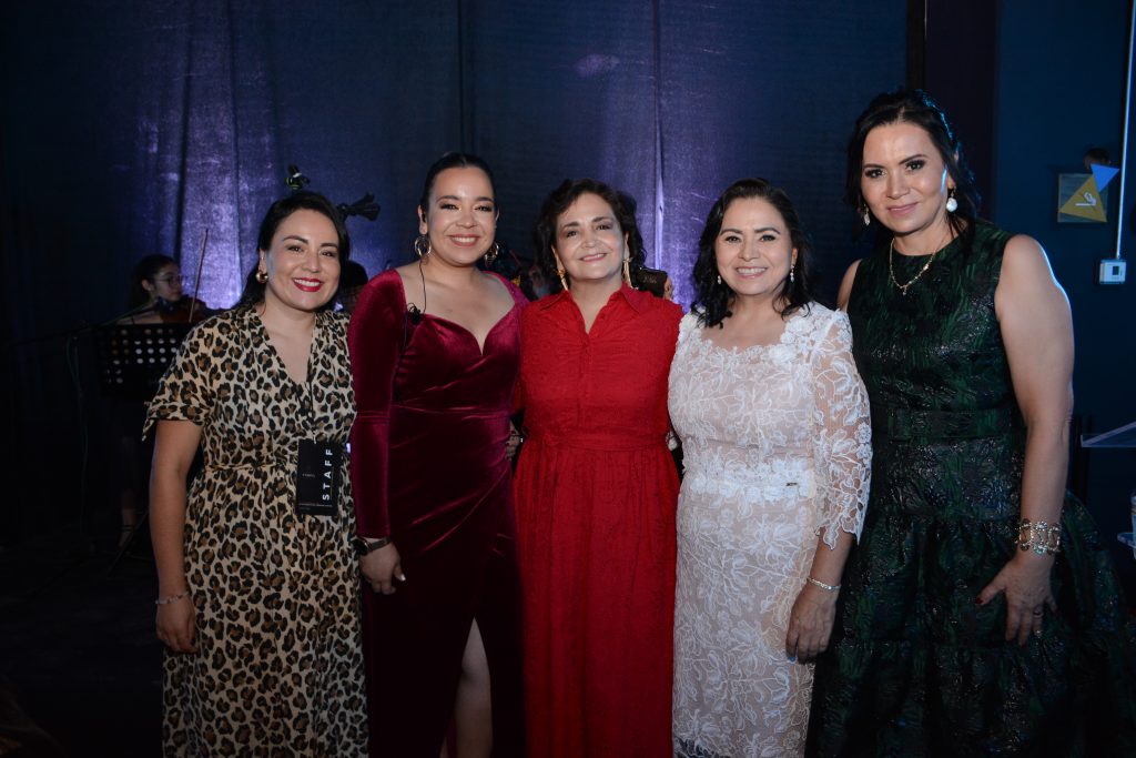 Maricarmen Anguiano, Mariana Anguiano, Maricarmen, Lupita y Veronica Villalba