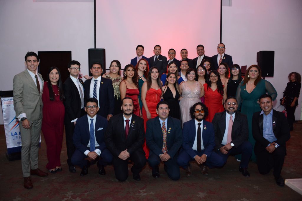 Expresidentes y Miembros del Club Rotaract puebla de los Angeles