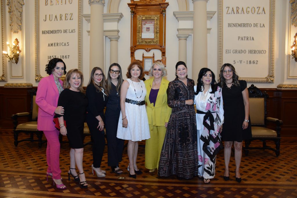 Coral Castillo con amigas