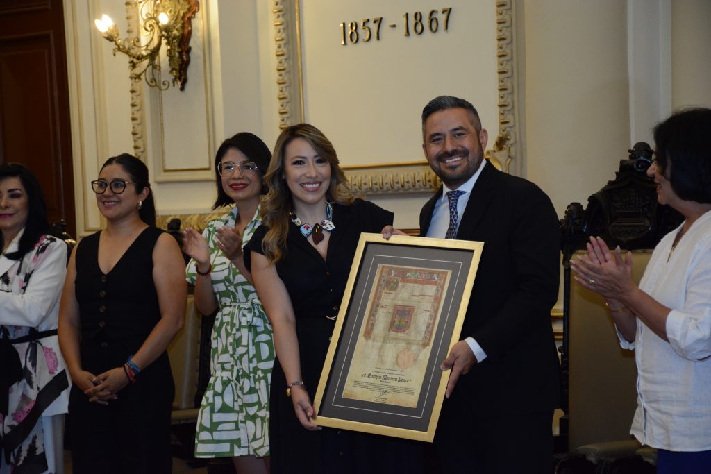 Ana Montero y el presidente municipal Adan Dominguez