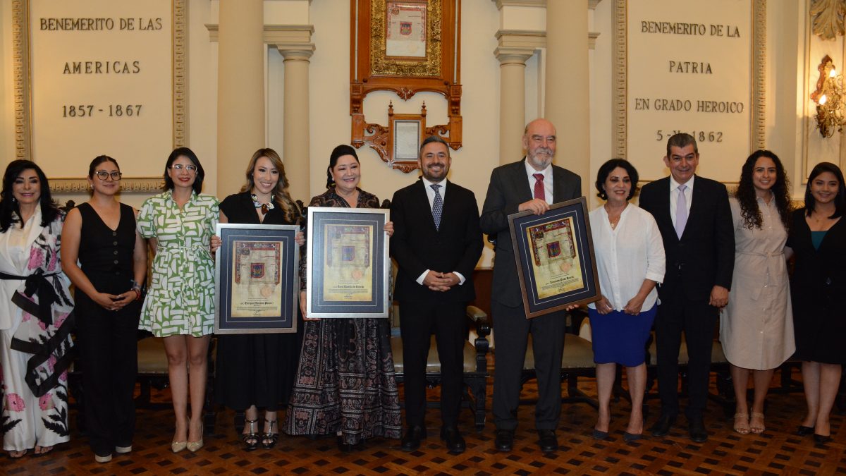 Adán Domínguez reconoce a quienes enaltecen a Puebla con sus acciones