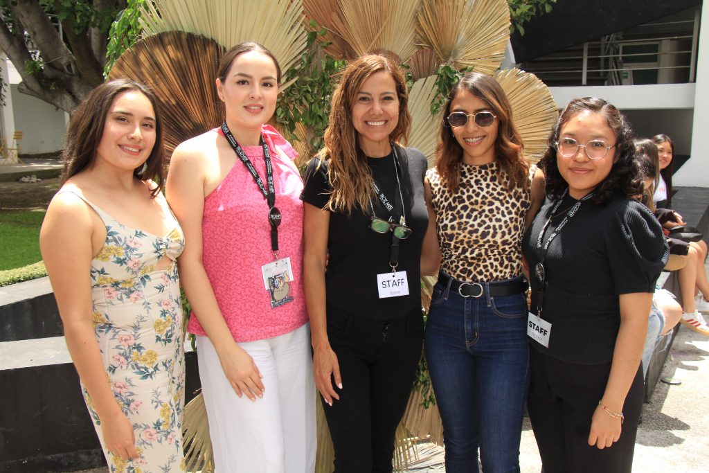 Puebla, México 02 Agosto 2024.- Rosa Tenopala, Lily, Alicia Guzmán, Diana Zaleta y Alondra. 
Clausura del curso de Verano Trozmer. 
Víctor Hugo Rojas/ROSTROS