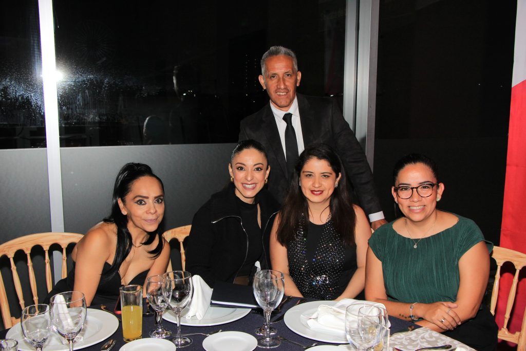 José Luis Garzón, Nancy Machain, Tere Cuesta, Lizette Lemus y Sandra Serrano