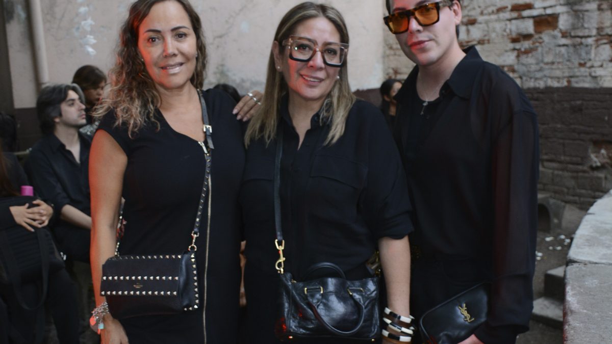 FASHION SHOW BARA por Trozmer