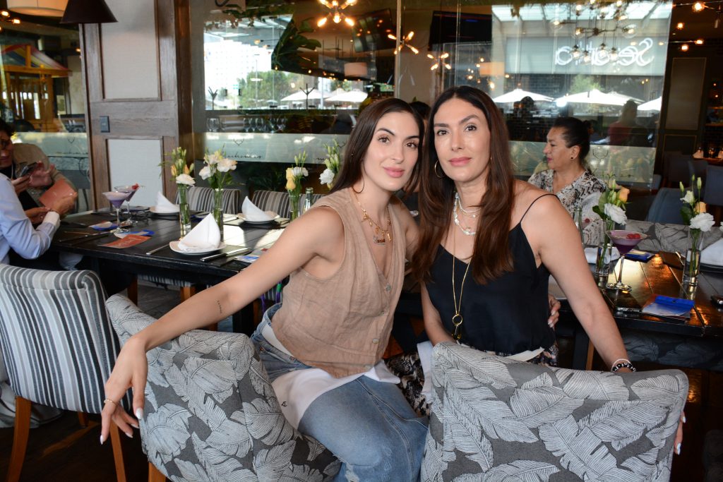 maria y Mónica salmón