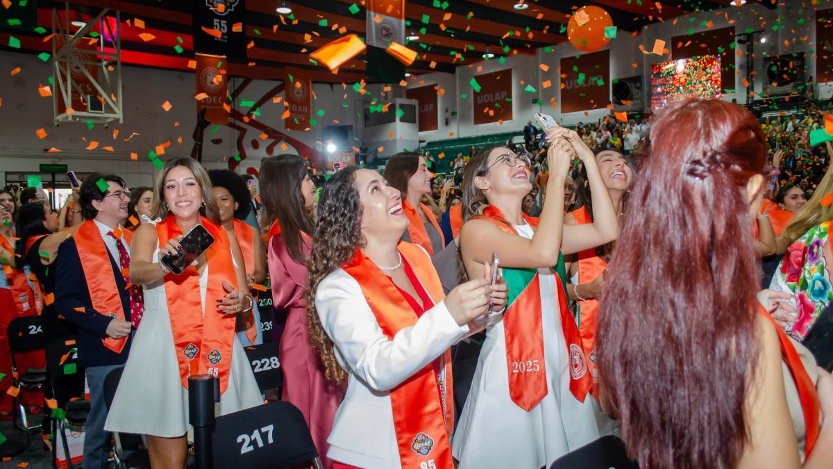 La UDLAP gradúa a casi dos mil estudiantes de licenciatura y posgrado