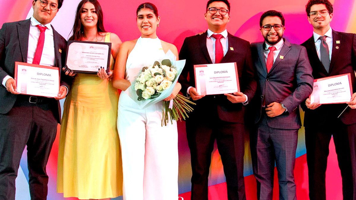 Más de 900 ganzos egresan de Ibero Puebla y elevan el vuelo