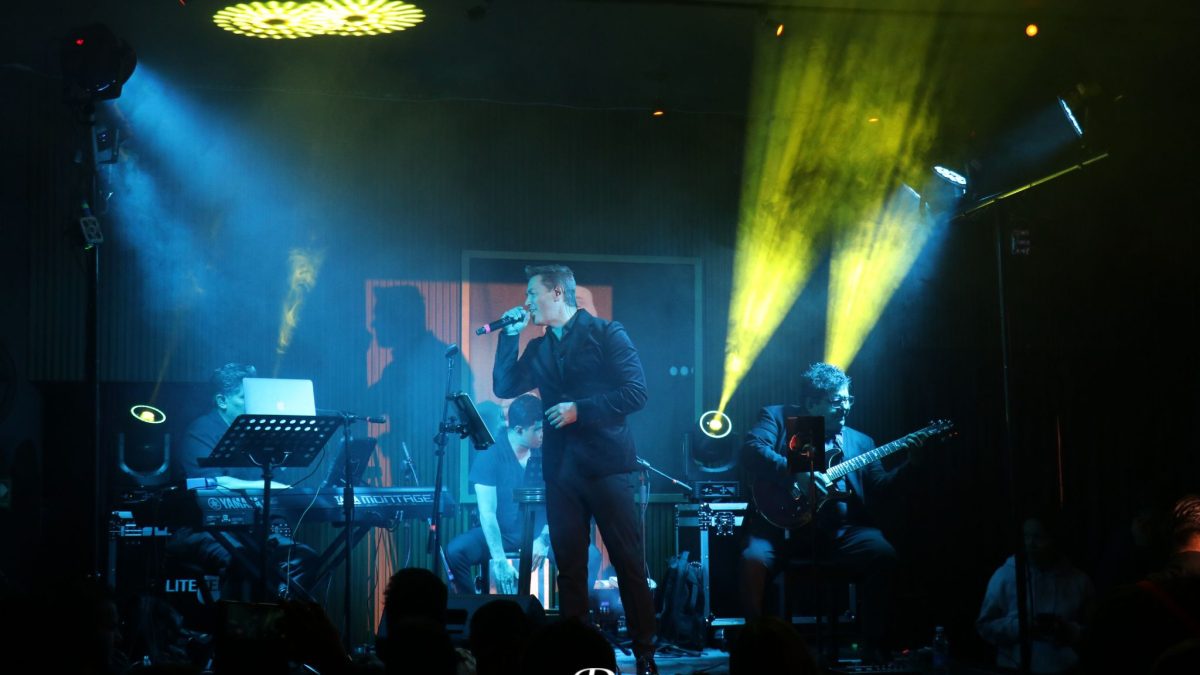 GUSTAVO LARA EN PIANO PIANO BAR