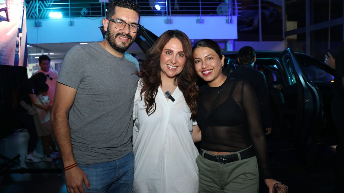 John Álvarez,  Claudette Abdala y Marifer Herrera