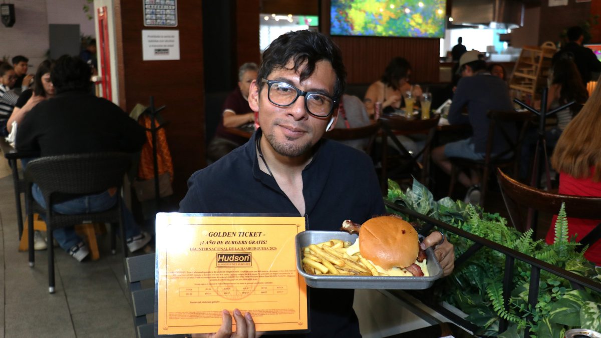 HUDSON CELEBRA  EN GRANDE A LA  HAMBURGUESA