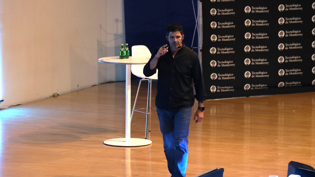 OSO TRAVA  EN EL TECNOLÓGICO DE MONTERREY CAMPUS PUEBLA