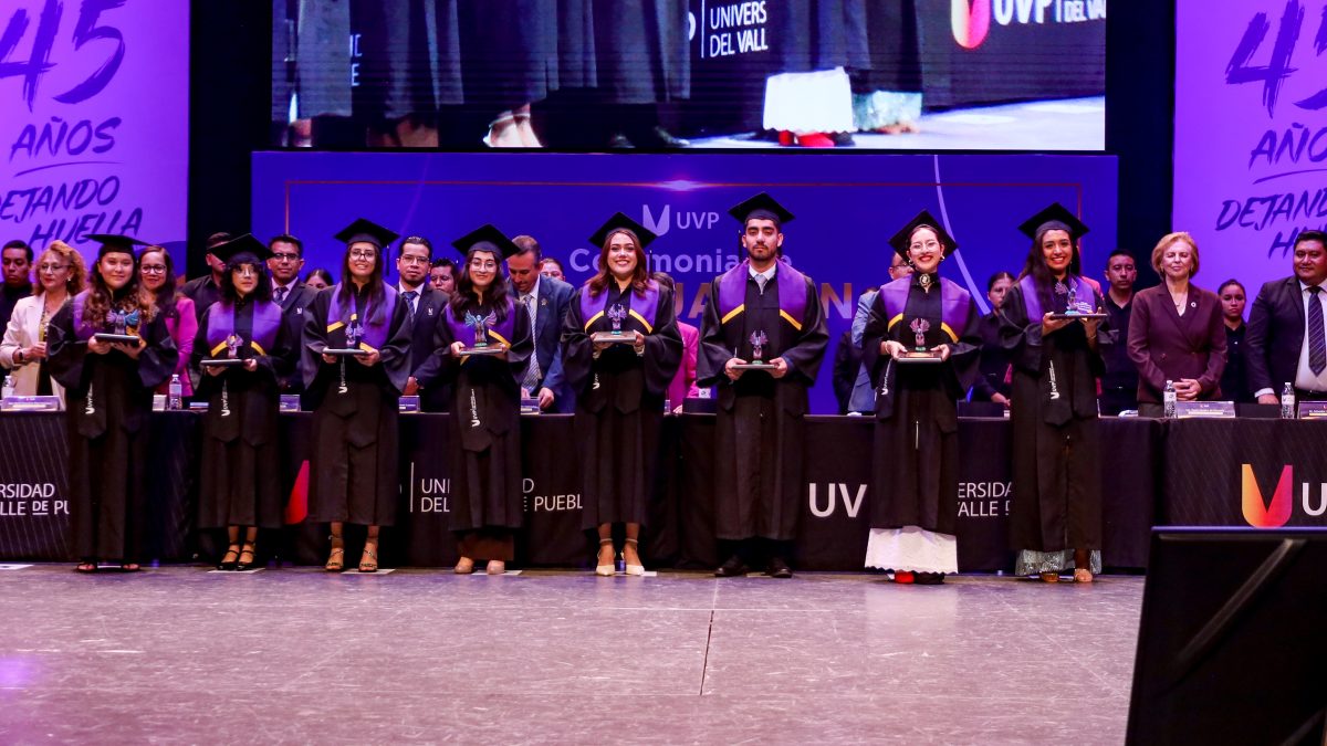 UVP 45 AÑOS GRADUANDO GENERACIONES QUE DEJAN HUELLA