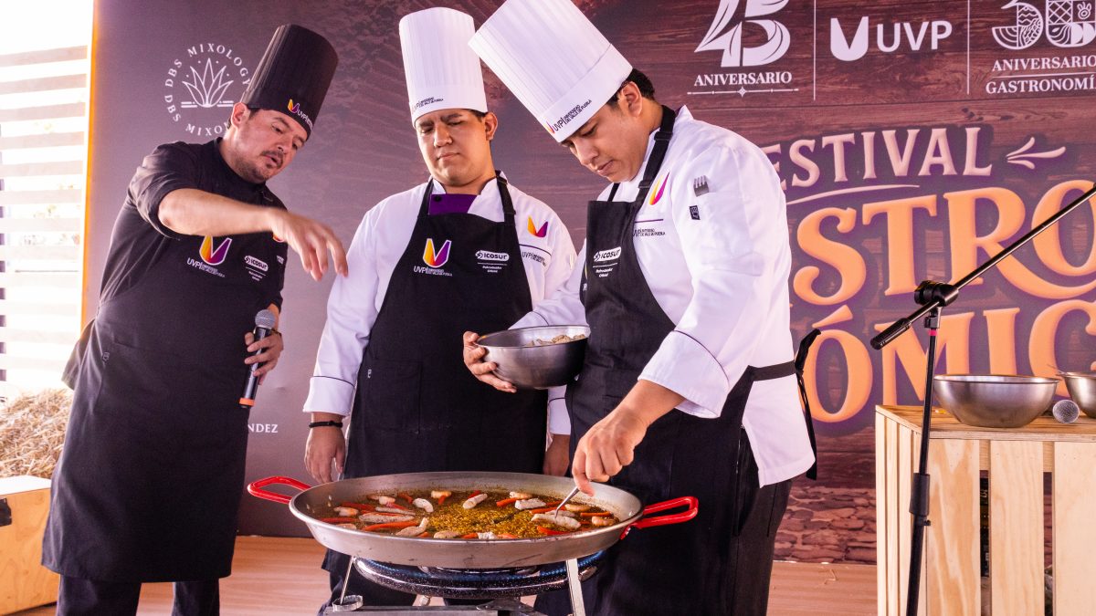 UVP CELEBRA PRIMER FESTIVAL GASTRONÓMICO EN EL MARCO DEL 30 ANIVERSARIO DE LA CARRERA DE GASTRONOMÍA