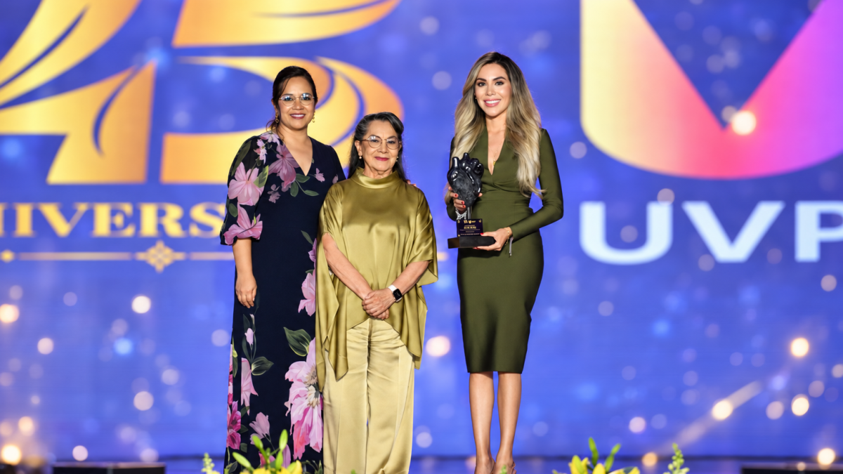 UVP celebra 45 años de trayectoria con la entrega de 7 Galardones Tiacauh y 39 méritos académicos